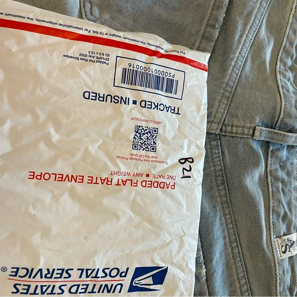NEW! Altard State light wash women’s shorts size Medium